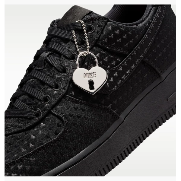 Кросівки жіночі Nike Air Force 1 07 S E ValentineS Day WomenS Shoes Black IQ9965-001 38