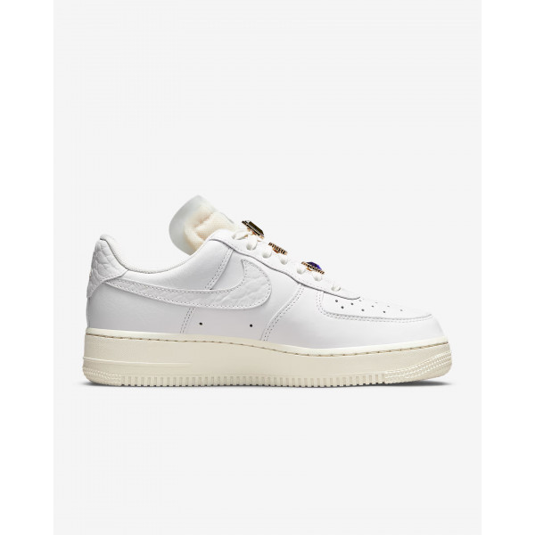 Кросівки жіночі Nike WMNS AIR FORCE 1 LO PRM DN5463-100