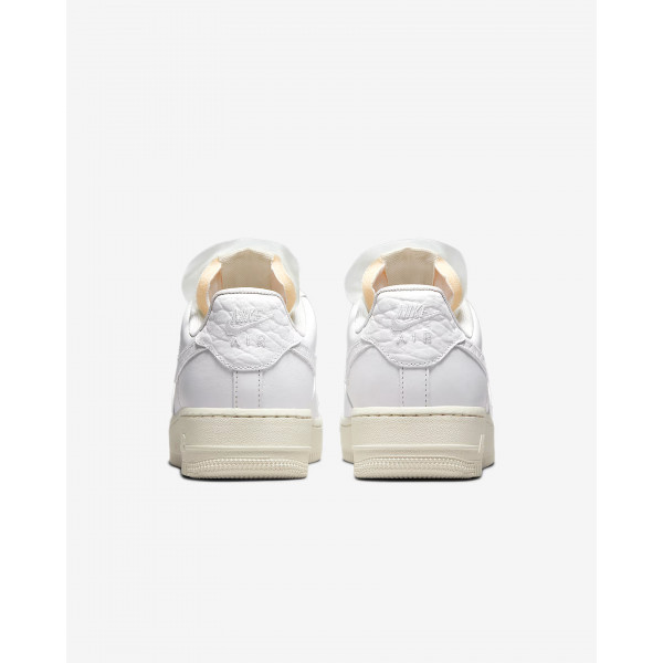 Кросівки жіночі Nike WMNS AIR FORCE 1 LO PRM DN5463-100