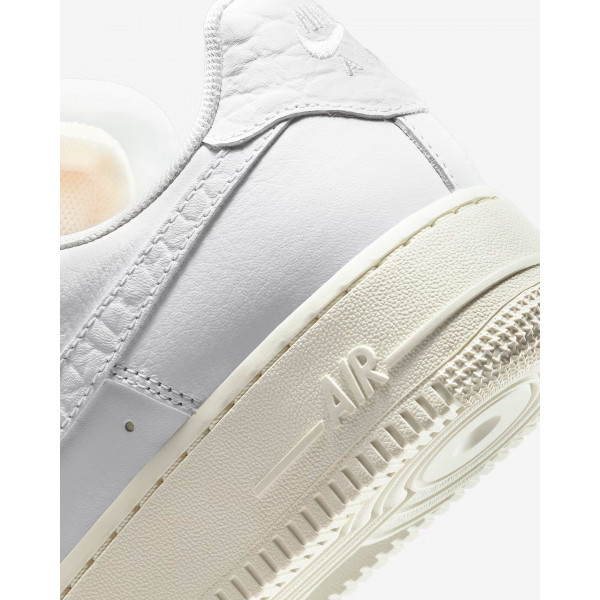 Кросівки жіночі Nike WMNS AIR FORCE 1 LO PRM DN5463-100