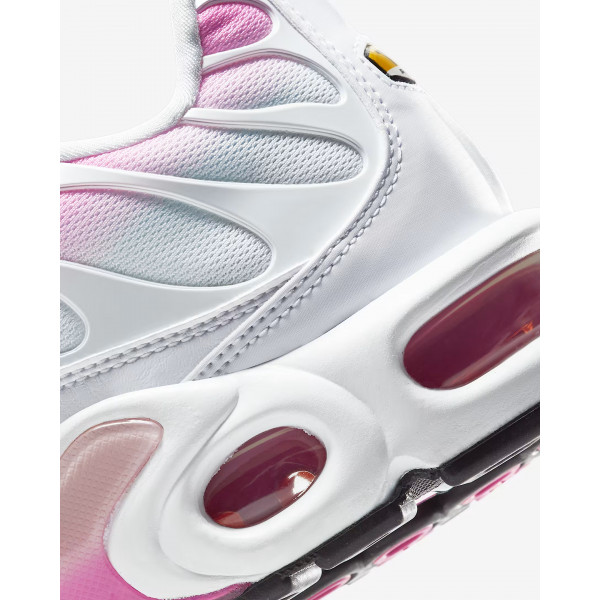 Кросівки жіночі Nike WMNS AIR MAX PLUS CZ7931-100 Кросівки жіночі Nike WMNS AIR MAX PLUS CZ7931-100
