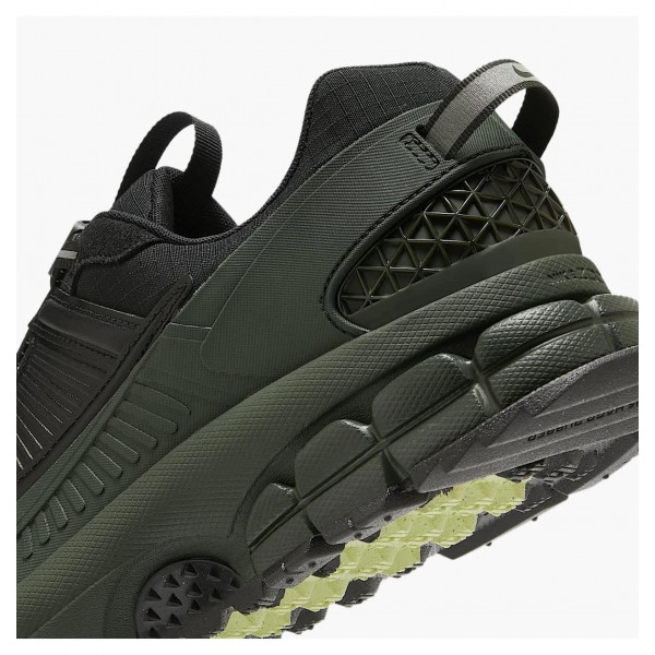 Кросівки чоловічі Nike Zoom Vomero Roam Olive (FV2295-300)