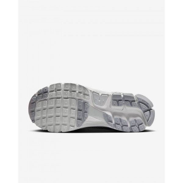 Кросівки жіночі Nike Zoom Vomero 5 (HQ0458-001)
