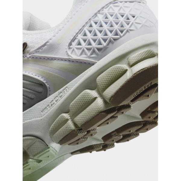 Кросівки жіночі Nike Zoom Vomero 5 (FJ2028-103)