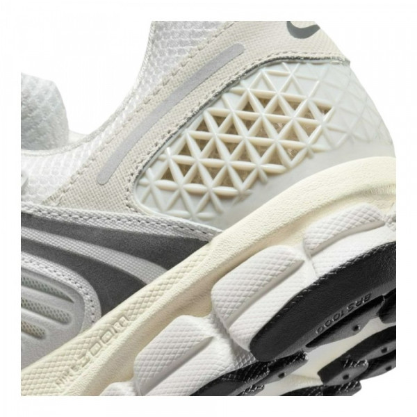 Кросівки Nike ZOOM VOMERO 5