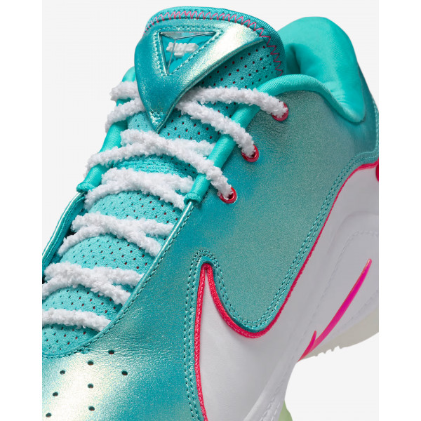 Кросівки чоловічі Nike LEBRON XXII XMAS HV5148-600