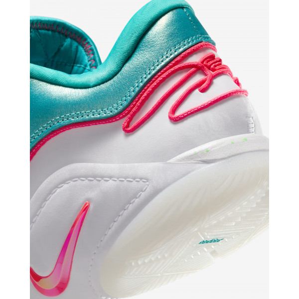 Кросівки чоловічі Nike LEBRON XXII XMAS HV5148-600
