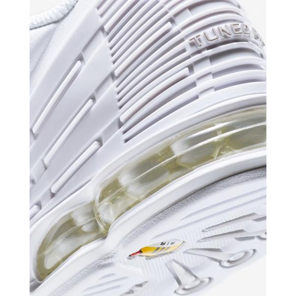Кросівки чоловічі Nike AIR MAX PLUS III CW1417-100