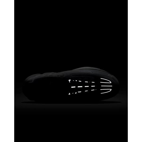 Кросівки чоловічі Nike AIR MAX PLUS III CW1417-100