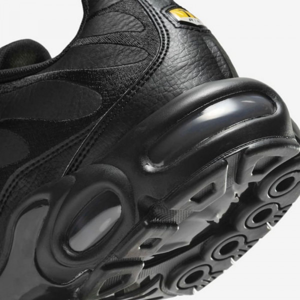 Кросівки чоловічі Nike AIR MAX PLUS  AJ2029-001