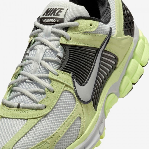 Кросівки чоловічі Nike ZOOM VOMERO 5 HF1553-700