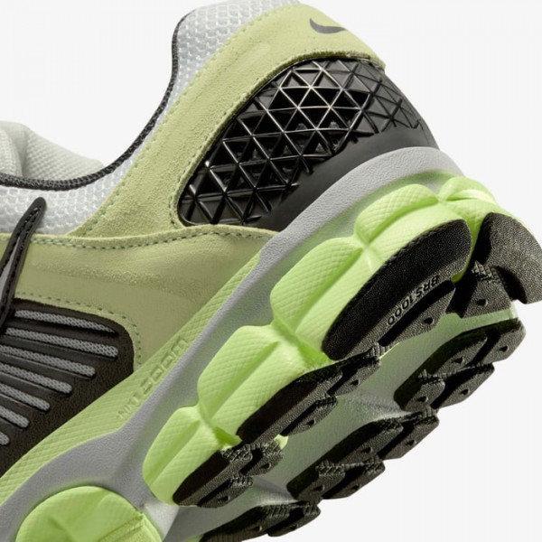Кросівки чоловічі Nike ZOOM VOMERO 5 HF1553-700