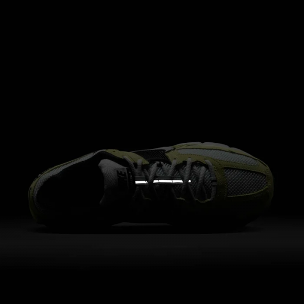 Кросівки чоловічі Nike ZOOM VOMERO 5 HF1553-700