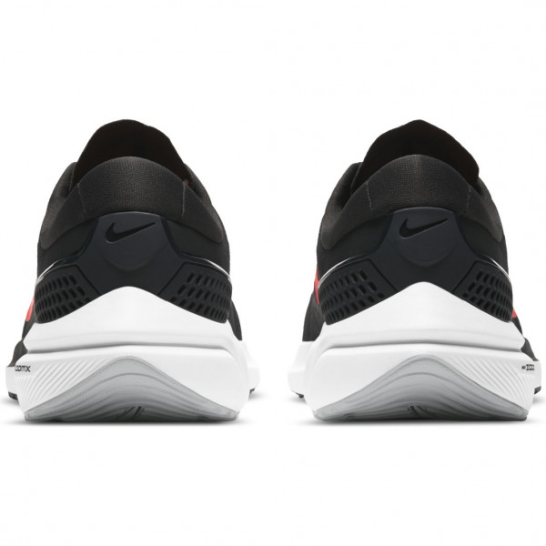 Кросівки чоловічі бігові  Nike Air Zoom Vomero 15 CU1855-004