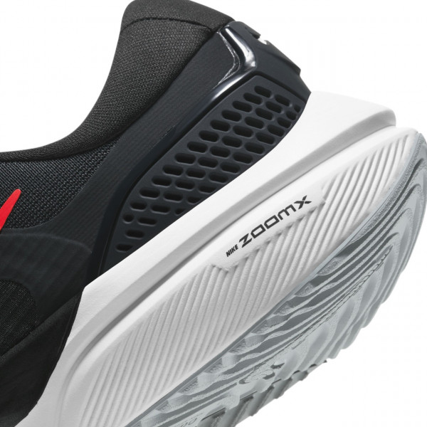 Кросівки чоловічі бігові  Nike Air Zoom Vomero 15 CU1855-004