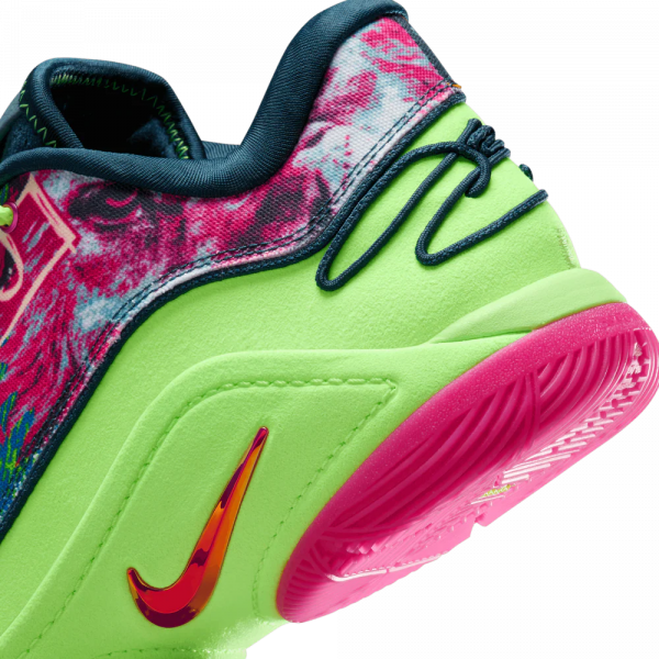 Кросівки чоловічі Nike LEBRON XXII BW HV8451-400