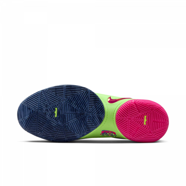 Кросівки чоловічі Nike LEBRON XXII BW HV8451-400