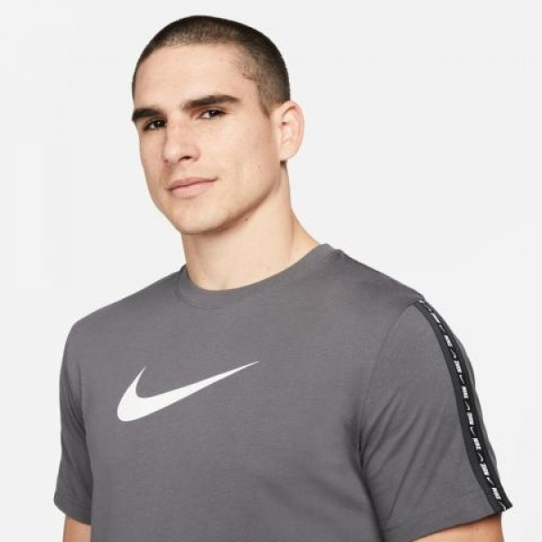 Футболка M NSW REPEAT SS TEE DM4685-068 Nike L Темно-сірий