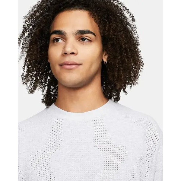 Футболка чоловіча Nike NSW Tech Pack Tee dm5599-121