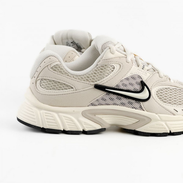 Кросівки жіночі Nike W V5 Rnr (II6294-100)