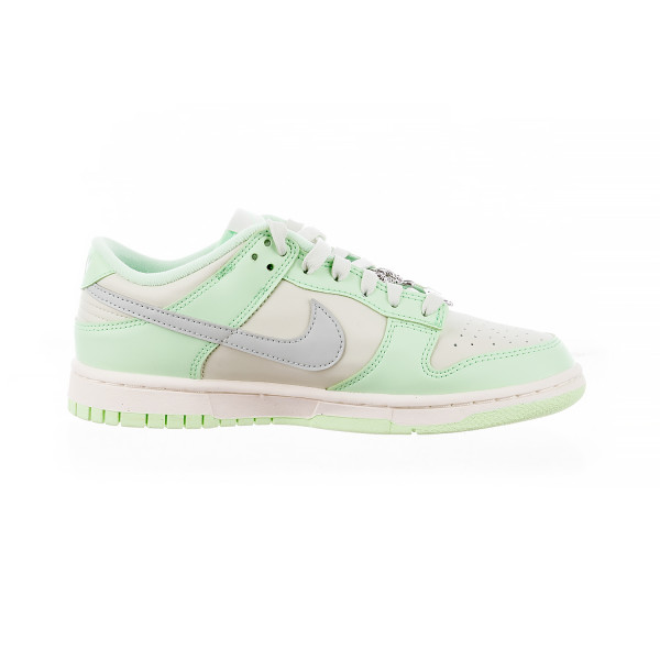 Кросівки жіночі Nike Dunk Low Nn Se (FN6344-001)