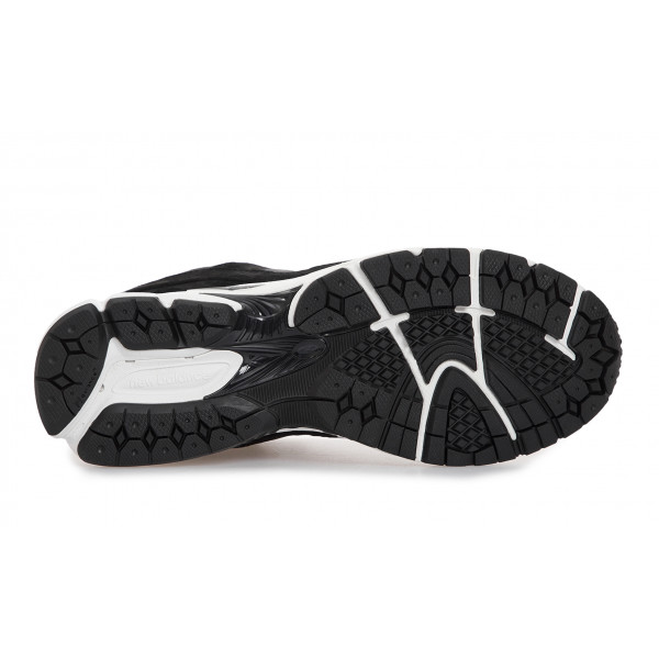 Кросівки чоловічі New Balance 2002R (M2002RBK)